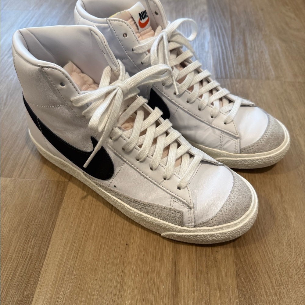 Nike Blazers 7.5